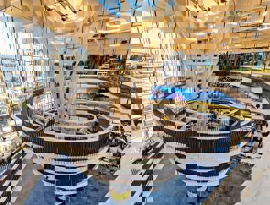 Rampe hélicoïdale en bois d’EXPLORiT au cœur d’Y-Parc, à Yverdon-les-Bains