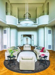 Dans sa conception, la Villa Schwob, surnommée « la Villa Turque », rappelle à plusieurs égards la manière dont Ebel conçoit ses montres.