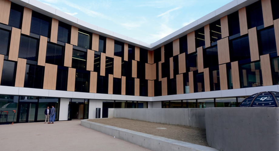 Le nouveau campus a été inauguré le 3 septembre au-dessus de Nyon