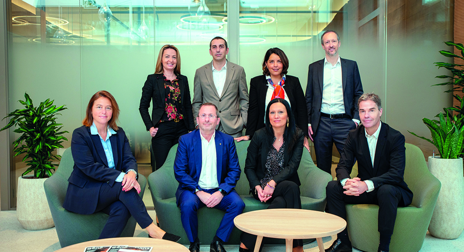 Fabien Rei, Laima Etemadi, Mario Castello et l’équipe des professionnels de l’immobilier de la Banque Raiffeisen Genève Lac